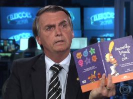 Livro exibido por Bolsonaro nunca foi adotado pelo MEC, diz editora