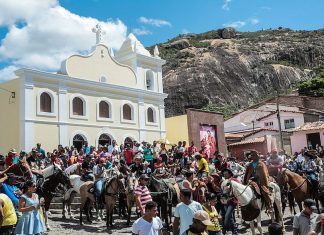 Fé movimenta cidades, mobiliza comunidades rurais e aquece economia