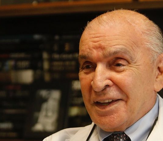 ‘Quem dá ereção a ele é o seu cheiro’, afirma Elsimar Coutinho