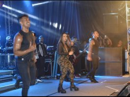 A cantora Márcia Felipe agita Festa em Saubara