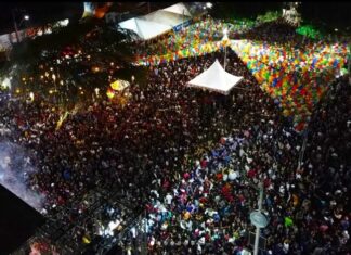 SEU MAXIXE E MÁRCIA FELLIPE ABREM OS FESTEJOS DO ARRAIÁ DE DUBAI