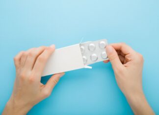 Veja por que não é seguro guardar remédios fora da embalagem original