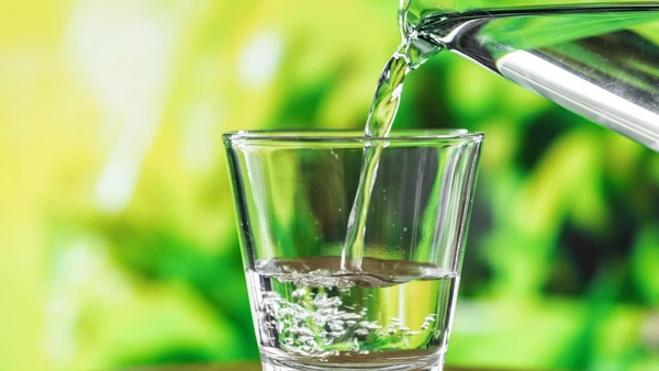 pesquisadores-chineses-descobriram-uma-forma-acessivel-de-eliminar-microplasticos-da-agua-2875082-article