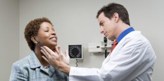 Caroço no pescoço: veja as causas e quando é necessário procurar um médico