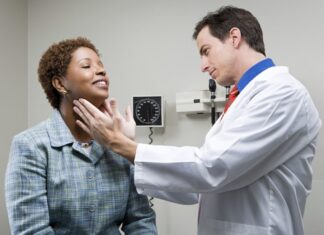 Caroço no pescoço: veja as causas e quando é necessário procurar um médico