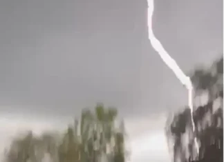 Homem a cavalo escapa de raio na Bahia, após animal recuar; vídeo