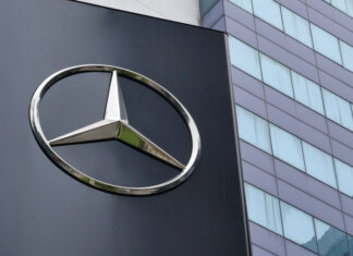 Vendas de Mercedes e Volkswagen despencam com tarifas e forte concorrência da China