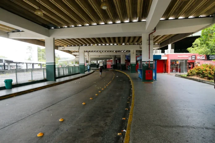 novo-terminal-comeca-a-operar-e-velha-rodoviaria-fecha-as-portas-no-mesmo-dia-em-salvador-3103038-article