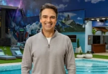 Brother atende Big Fone pelado após sair do banheiro e choca internautas