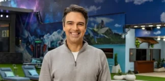 Brother atende Big Fone pelado após sair do banheiro e choca internautas