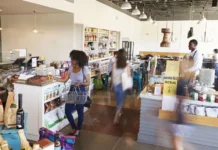 Confiança do Comércio cresce 2,2% em março e atinge 5ª alta seguida