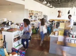 Confiança do Comércio cresce 2,2% em março e atinge 5ª alta seguida