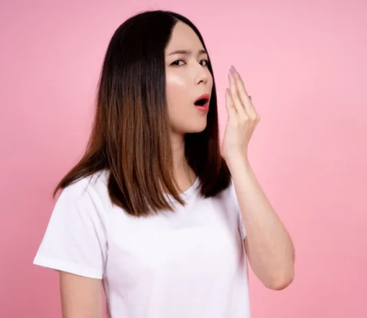 Além da higiene bucal: conheça mitos e verdades sobre o mau hálito