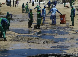 Inquérito que apura manchas de óleo em praias da Bahia é prorrogado por mais um ano
