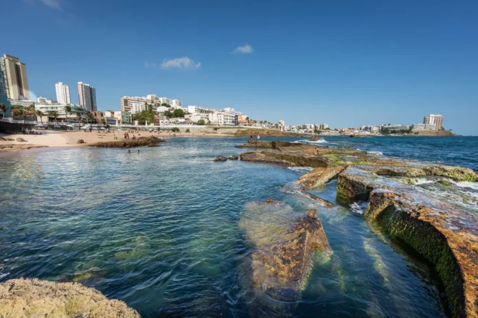salvador-tem-15-praias-improprias-para-banho-no-fi0138551600202604101622-ScaleDownProportional