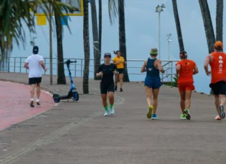Correr faz mal para o joelho? Ciência esclarece quando o esporte protege as articulações e quando a dor deve ser investigada