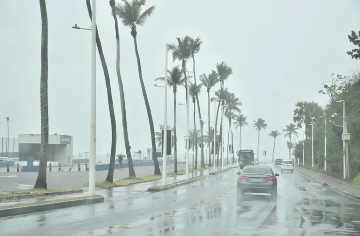 Salvador entra em alerta para semana de chuva e rajadas de vento; veja previsão