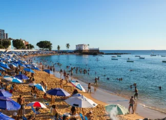 Porto da Barra recebe boias de proteção para banhistas nesta semana