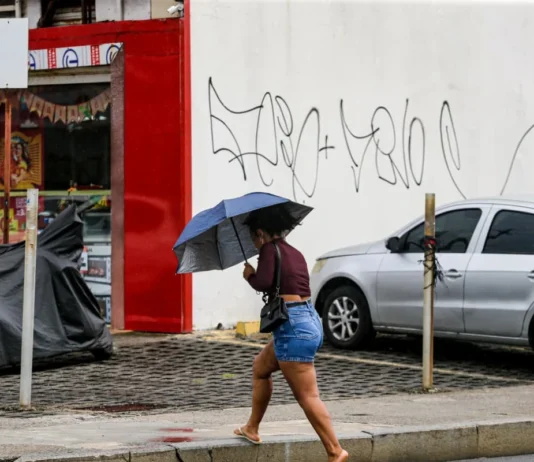 Salvador tem chuva em diferentes pontos e ventos de até 34 km/h nesta quinta (13)