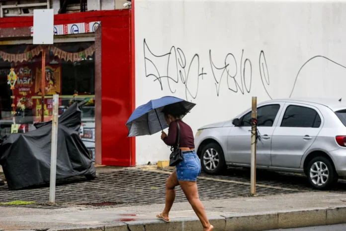 salvador-iniciou-a-semana-sob-fortes-chuvas-3290644-article